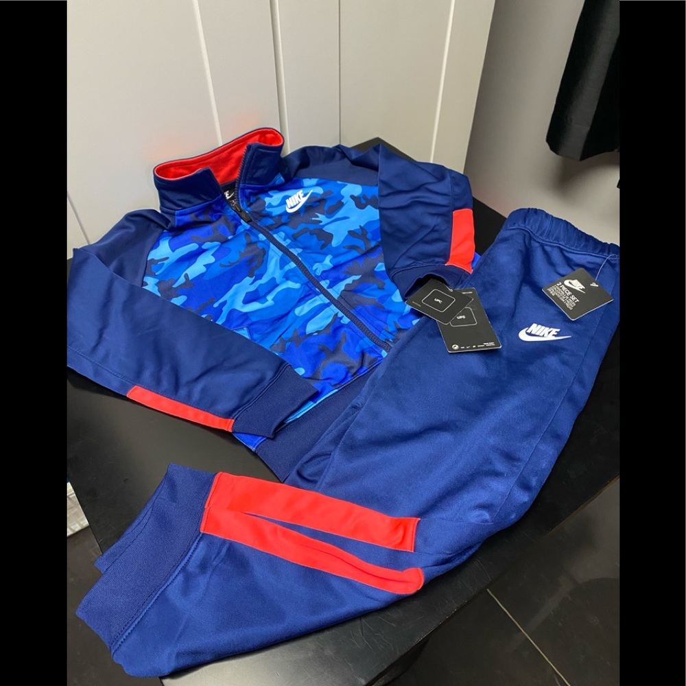 Nike boys track suit NWT